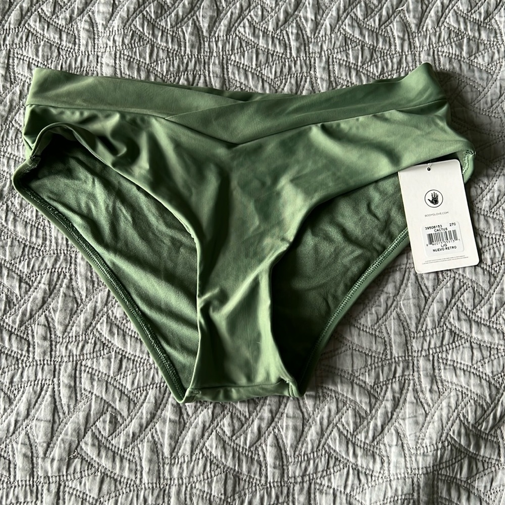 NWT Women’s Body Glove swim bottoms size Large
